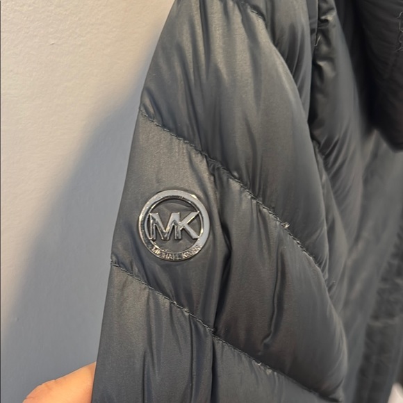 Michael Kors Green Quilted Puffer Jacket with Chevron Pattern - Picture 4 of 4